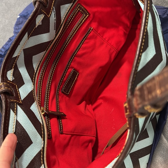 Dooney & Bourke chevron tote. - Picture 3 of 5